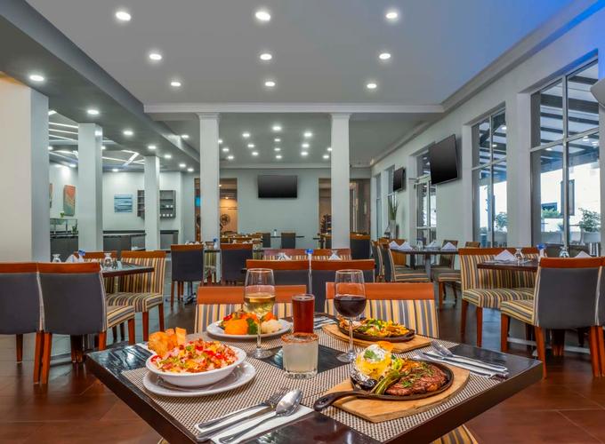 Urbano Restaurant Krystal Urban® Monterrey San Jeronimo Urbano Restaurant Krystal Urban® Monterrey San Jeronimo