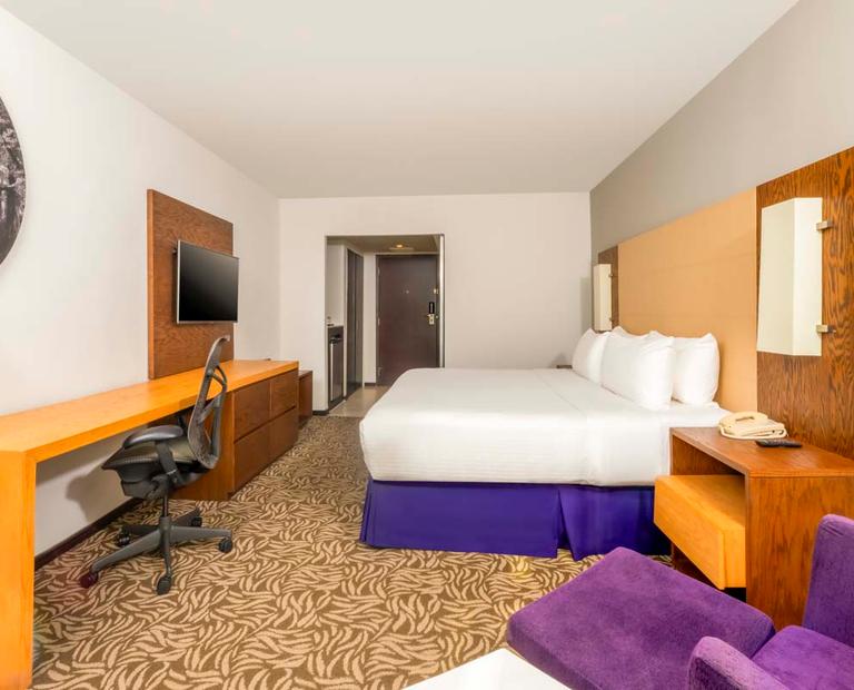 SUPERIOR KING Krystal Urban® Monterrey San Jeronimo SUPERIOR KING Krystal Urban® Monterrey San Jeronimo